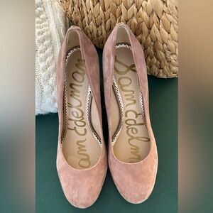 New 7 . 5 Sam Edelman Blush Suede Heels never worn